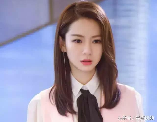 戚薇素颜照曝光，瞬间打脸伪素颜女星，这才是货真价实的零美颜！