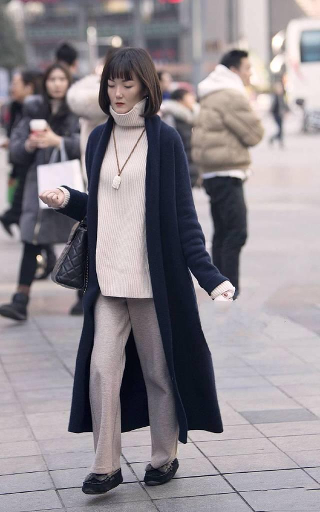 街拍美女: 冬季街头美丽时尚的小姐姐, 微笑奔跑的那位实在太美了