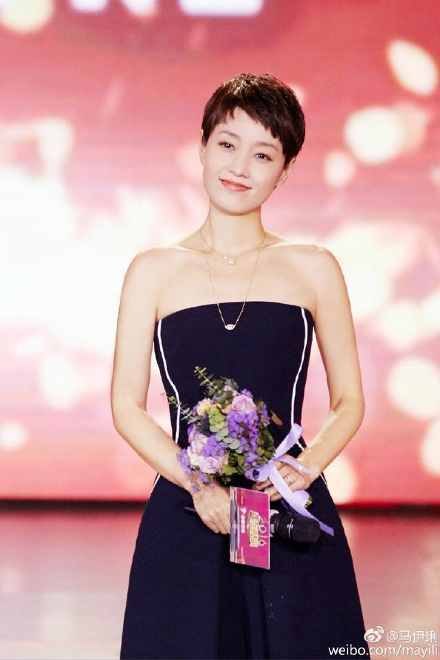马伊琍长了一张高级脸，同框两大超模都不输！她这身造型更出彩！
