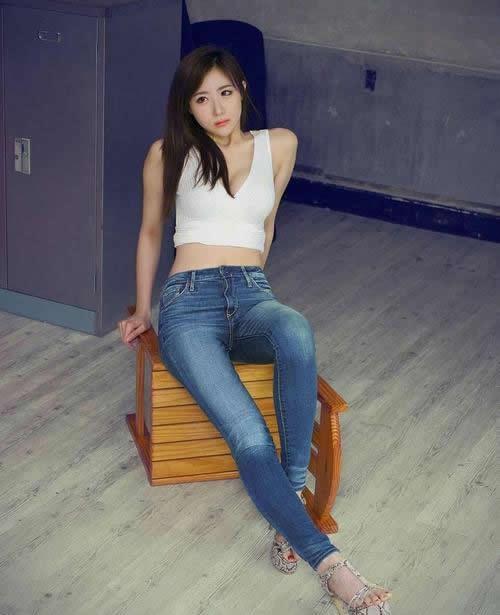 街拍：牛仔裤穿出性感, 迷人的身体充满幻想