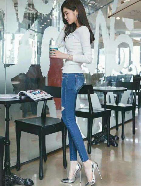 街拍：牛仔裤穿出性感, 迷人的身体充满幻想