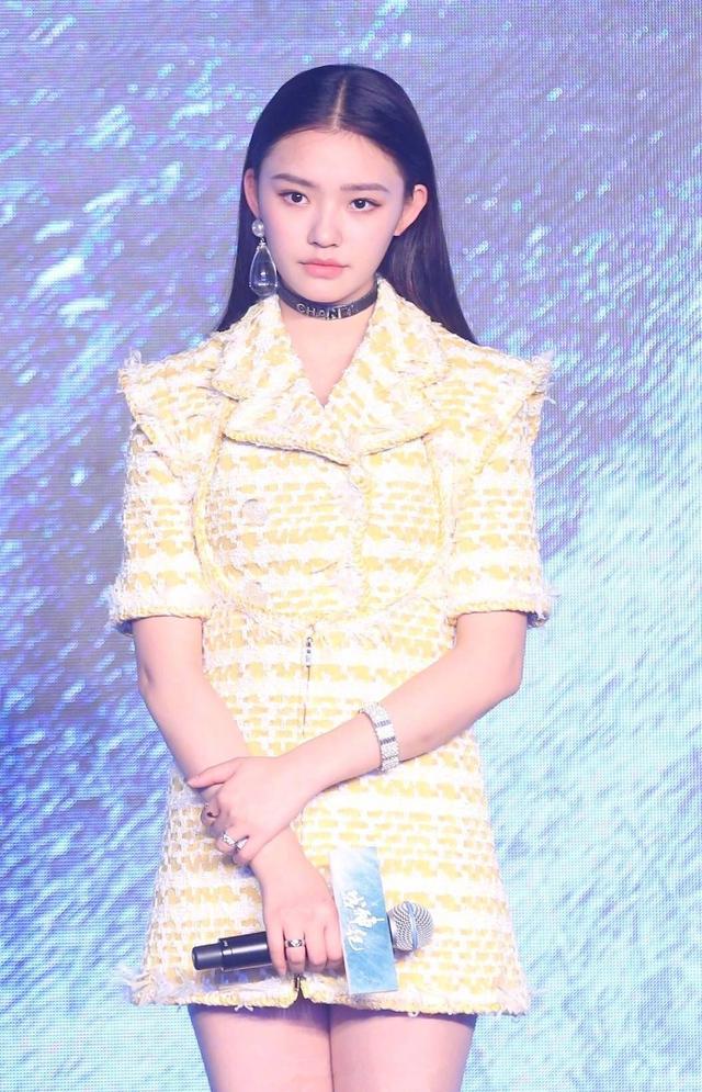 林允腿粗的连腿缝都没了，网友：精修图都这么粗，原版图能看吗？