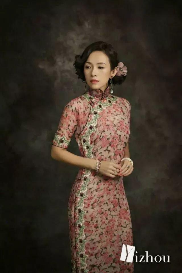 鬼鬼穿旗袍上热搜，马思纯周冬雨表示羡慕