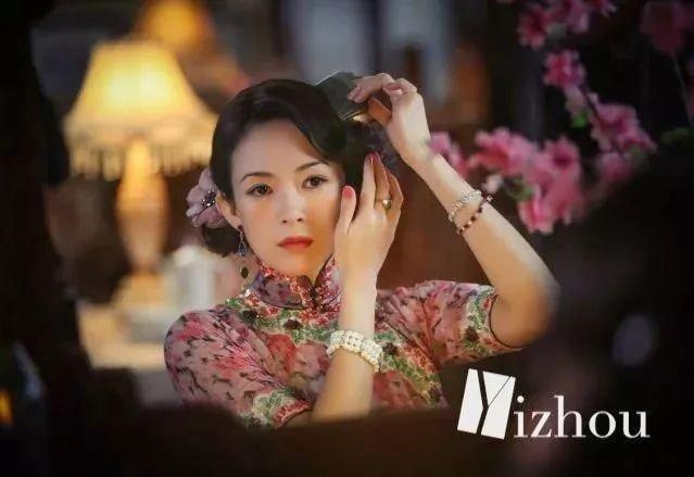鬼鬼穿旗袍上热搜，马思纯周冬雨表示羡慕