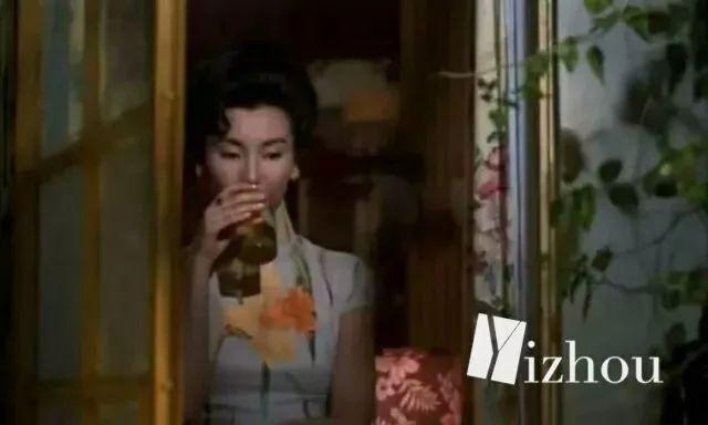 鬼鬼穿旗袍上热搜，马思纯周冬雨表示羡慕