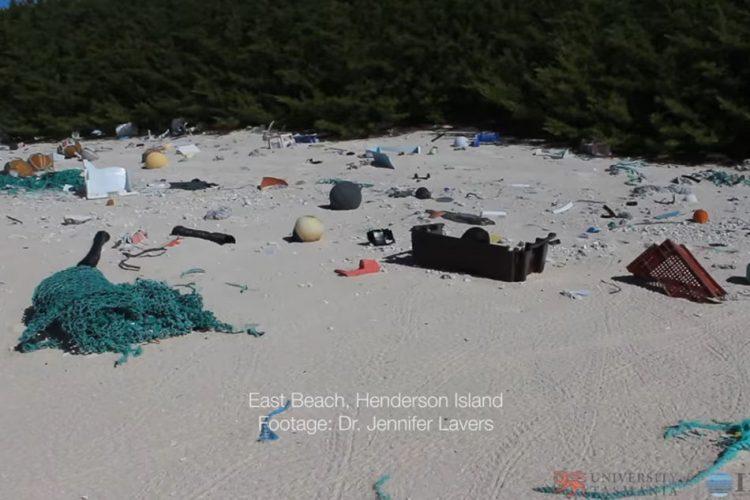 无人居住的荒岛塑料垃圾成堆