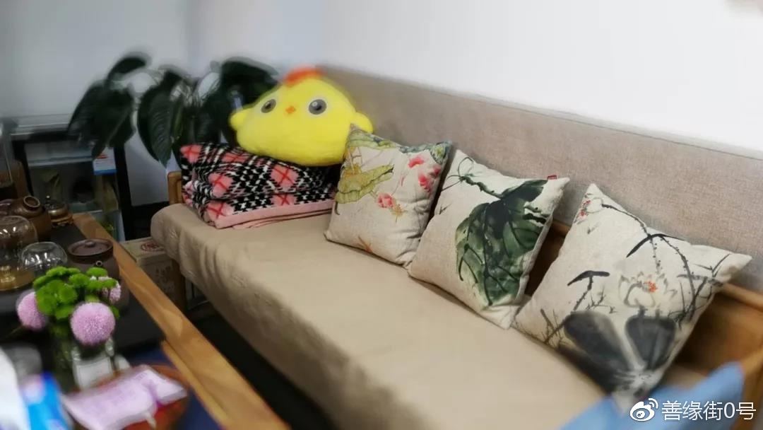 办公室里用来休息的沙发