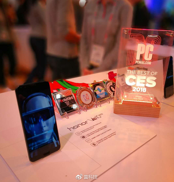 （荣耀View 10在CES 2018斩获众多媒体年度最佳奖项）
